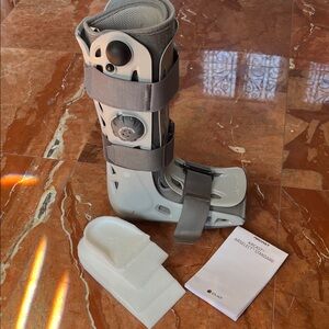 Aircast Adjustable Gray Medical Walking Boot with wedges